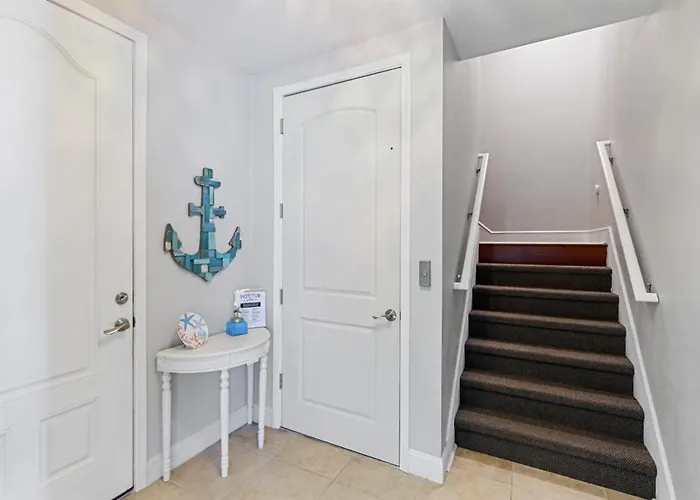Сasa de vacaciones Spacious 4br-3ba Townhouse Steps From The *