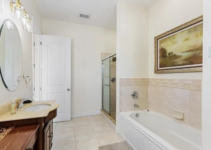 Spacious 4br-3ba Townhouse Steps From The *