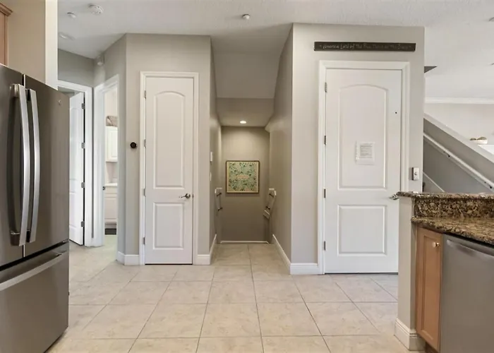 Spacious 4br-3ba Townhouse Steps From The Clearwater Beach
