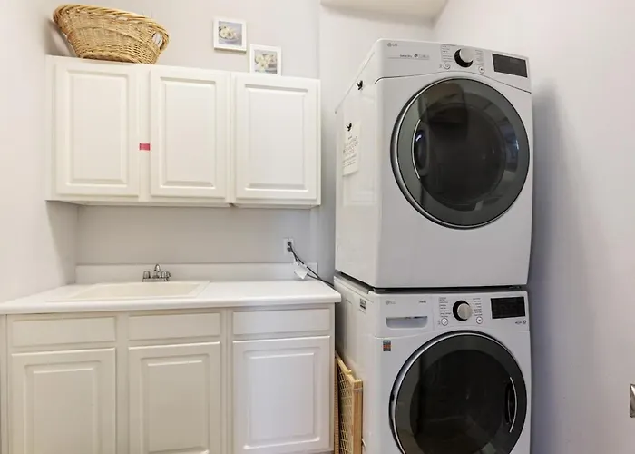 Spacious 4br-3ba Townhouse Steps From The Clearwater Beach