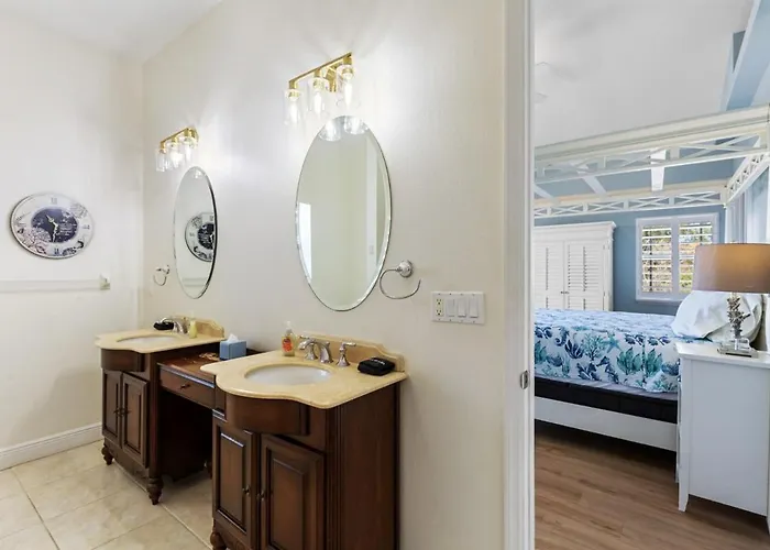 Spacious 4br-3ba Townhouse Steps From The Clearwater Beach