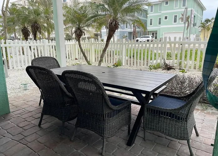 Spacious 4br-3ba Townhouse Steps From The * Clearwater Beach