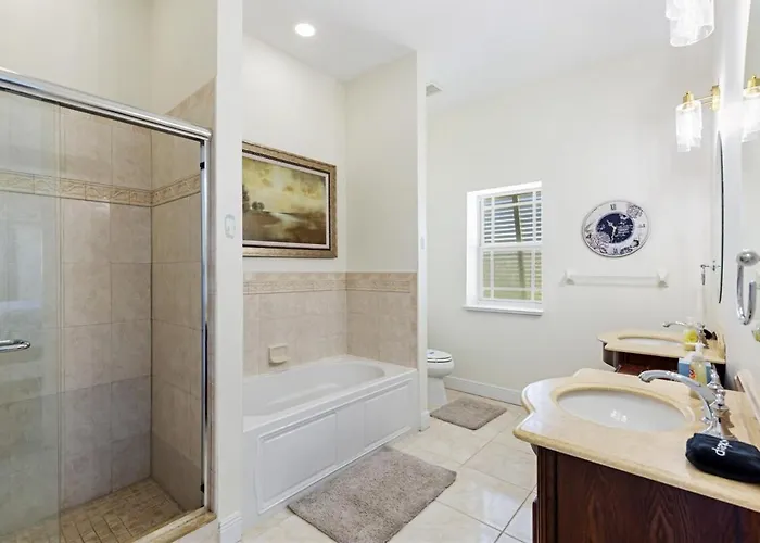 Spacious 4br-3ba Townhouse Steps From The Сasa de vacaciones